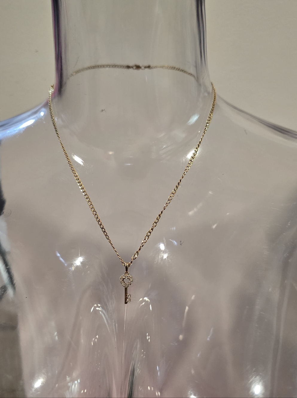 10K Yellow Gold Chain Necklace with Heart Key Pendant - 18 Inch  2.9g  Box Cloth